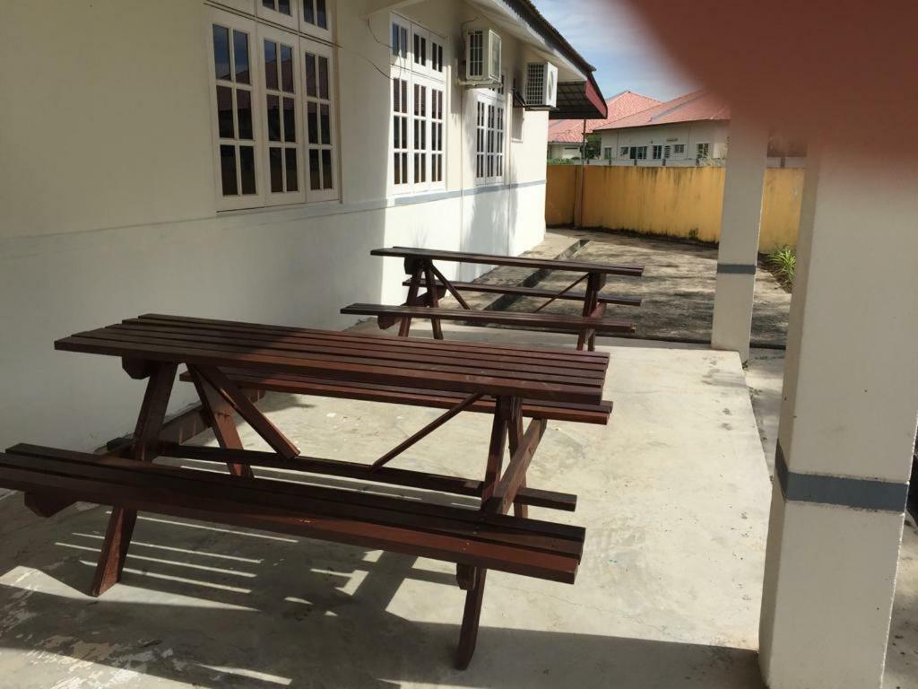 The Garden Vacation Home Lumut Exterior photo