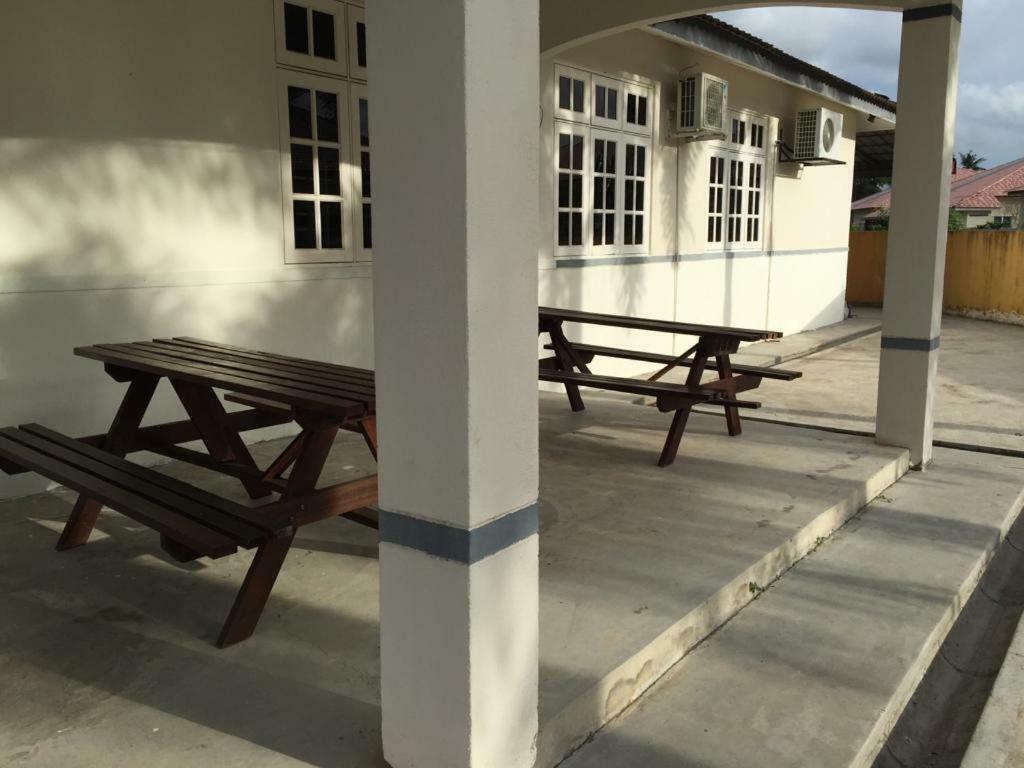 The Garden Vacation Home Lumut Exterior photo