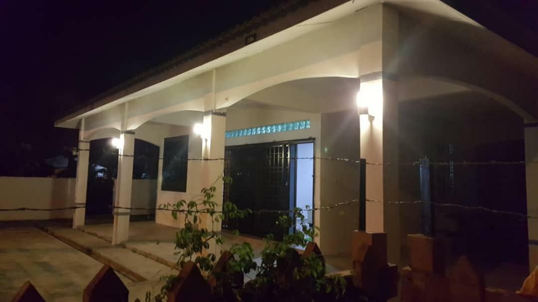 The Garden Vacation Home Lumut Exterior photo